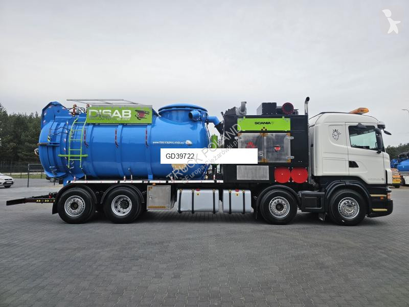 Veicolo per la pulizia delle strade Scania...