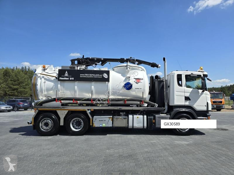 Veicolo per la pulizia delle strade Scania...