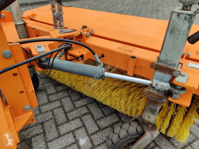 Silniční stroje  HF1600S Veegmachine