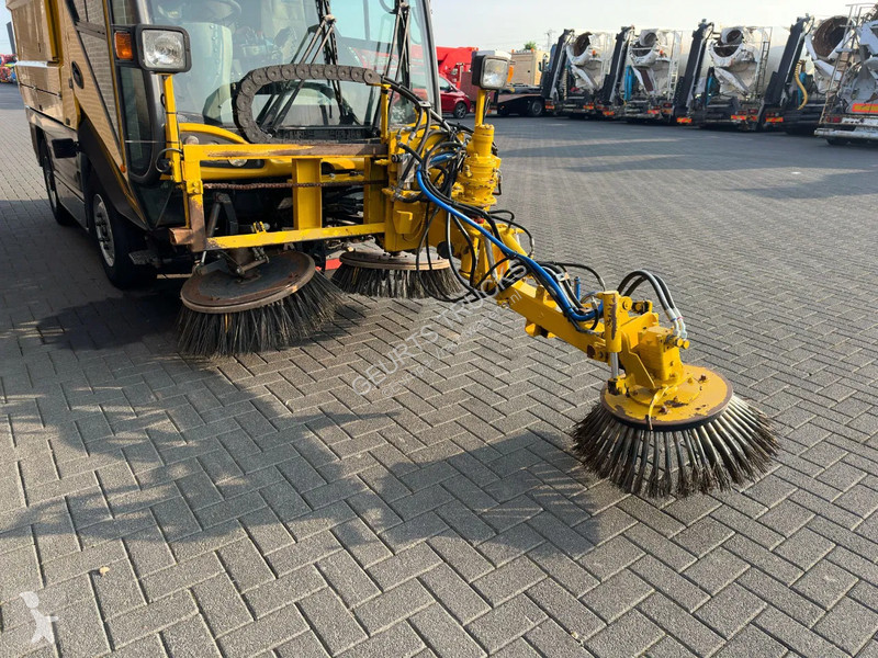 Gemeentevoertuig Johnston CX400 SWEEPING TRUCK/...