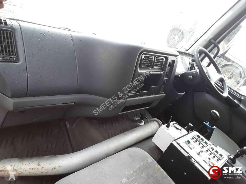 Engin de voirie Renault 220