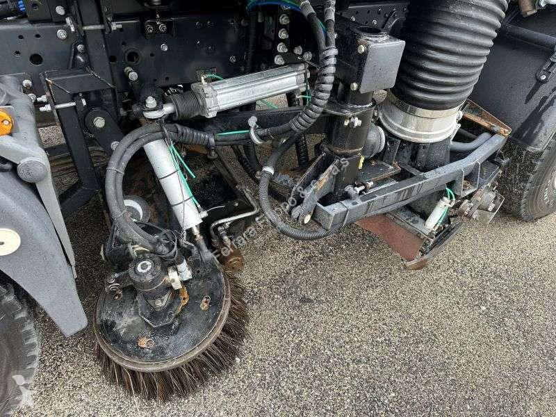 Veicolo per la pulizia delle strade Iveco 150e22