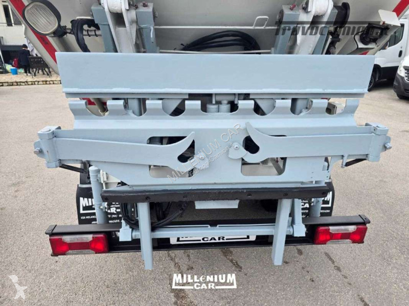 Veicolo per la pulizia delle strade Iveco 35-14...