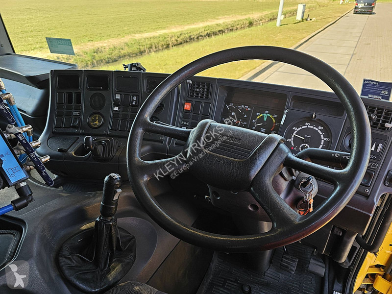Silniční stroje Scania P.220