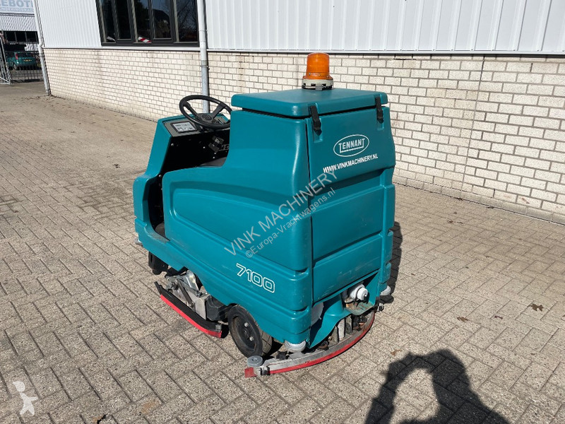 Echipament de curățare Tennant 7100