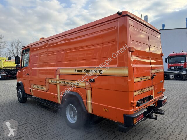آلة لصيانة الطرق Mercedes Vario 818D...