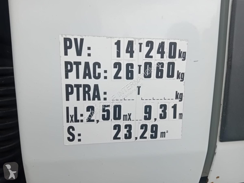 آلة لصيانة الطرق Renault 320.19 DCI