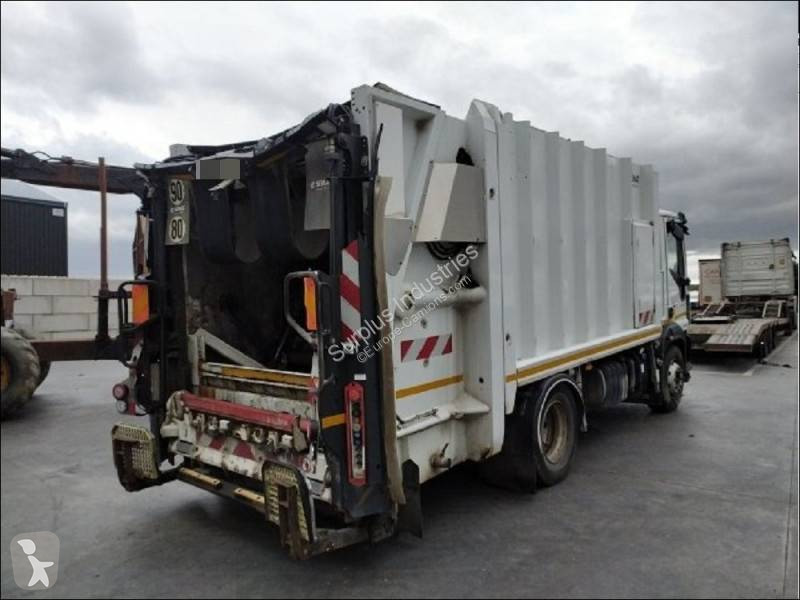 آلة لصيانة الطرق Iveco