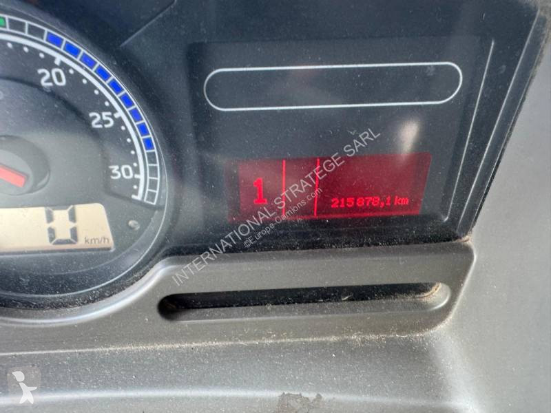 آلة لصيانة الطرق Renault
