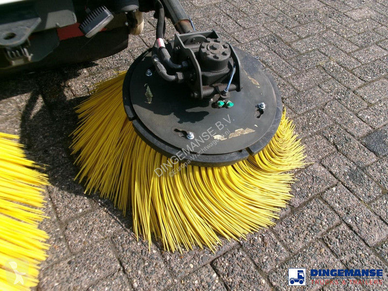 آلة لصيانة الطرق Johnston compact street sweeper