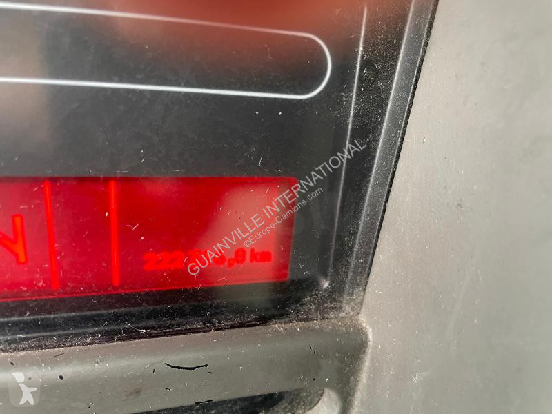 آلة لصيانة الطرق Renault 270 DXI
