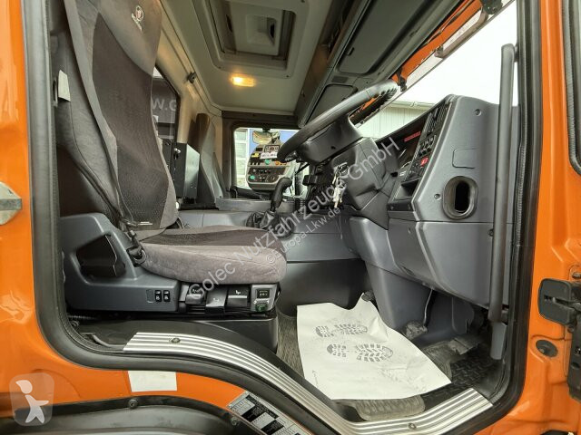 آلة لصيانة الطرق Scania P230 Kehrmaschine...