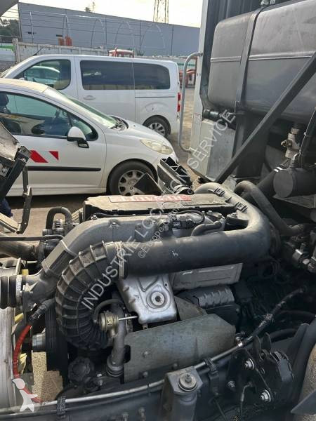 آلة لصيانة الطرق Renault
