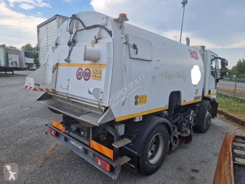 آلة لصيانة الطرق Iveco