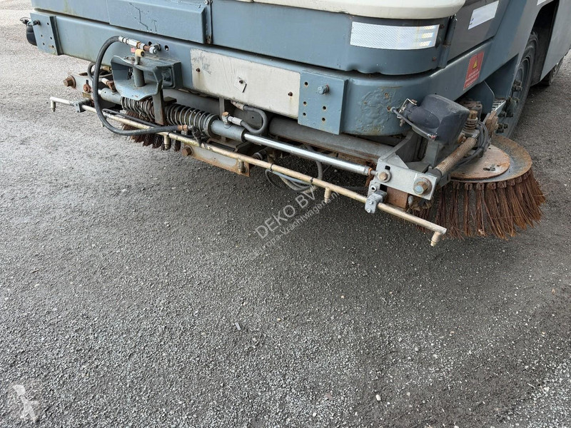 آلة لصيانة الطرق Ravo 530 NL machine!