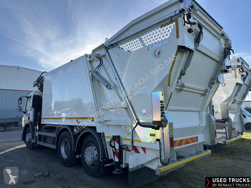 آلة لصيانة الطرق Renault D Wide