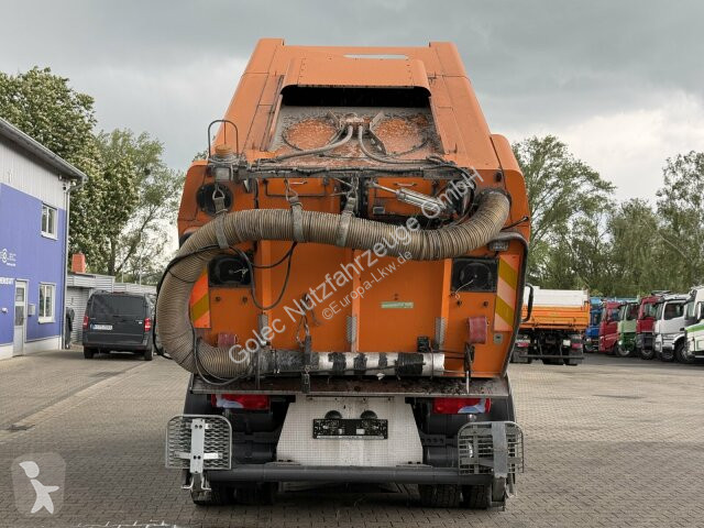 آلة لصيانة الطرق Scania G230 Kehrmaschine...