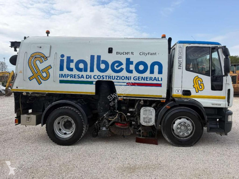 آلة لصيانة الطرق Iveco EUROCARGO 150E22