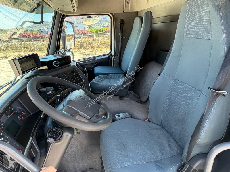آلة لصيانة الطرق Volvo FM 11.330