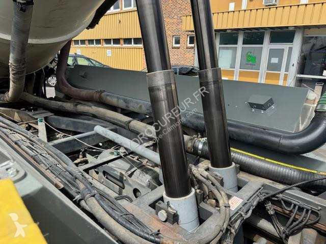آلة لصيانة الطرق Renault 370 DCI