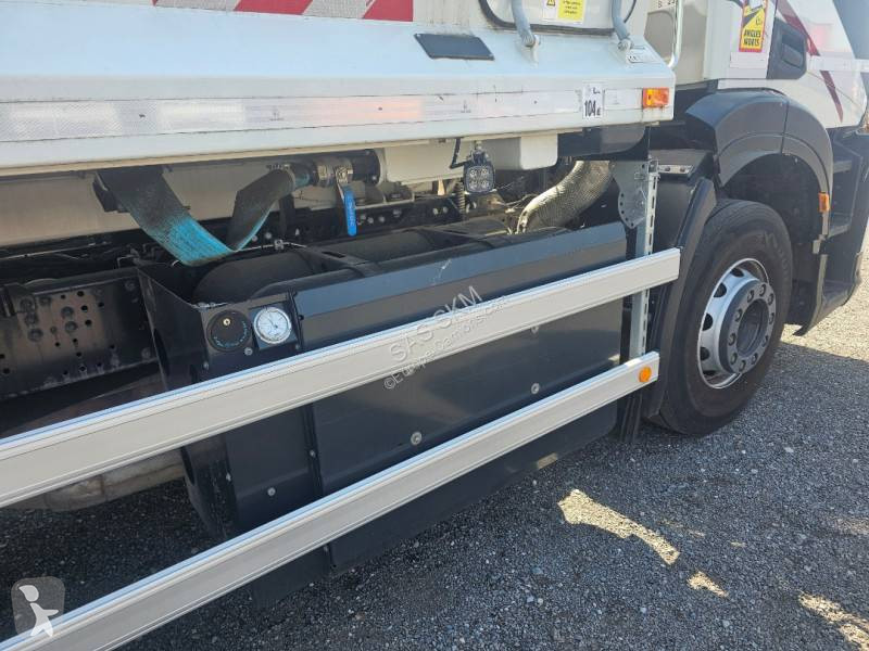 آلة لصيانة الطرق Iveco