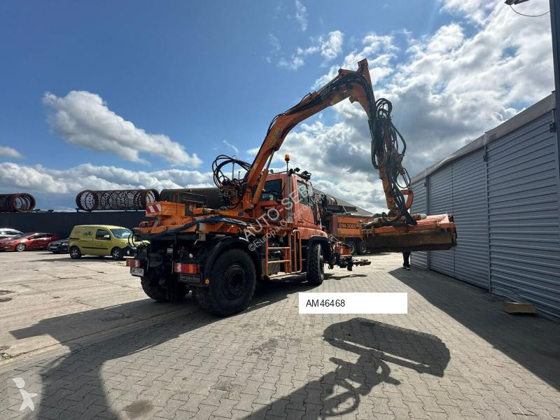 آلة لصيانة الطرق Mercedes Unimog 405/12...