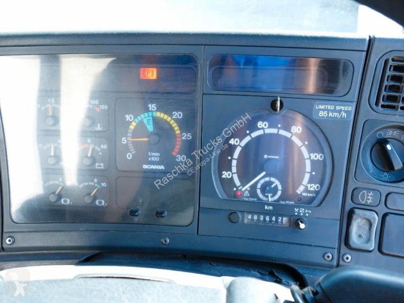 آلة لصيانة الطرق Scania 94...