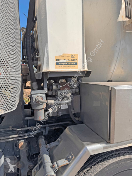 آلة لصيانة الطرق Mercedes 3241 8X4 Kaiser Saug...