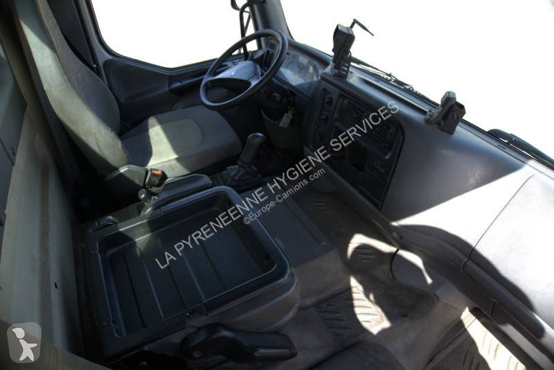 آلة لصيانة الطرق Renault