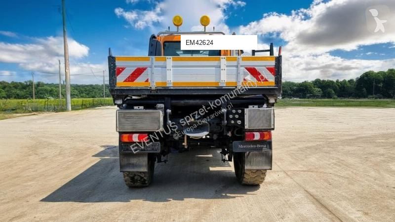 آلة لصيانة الطرق Mercedes Unimog U527
