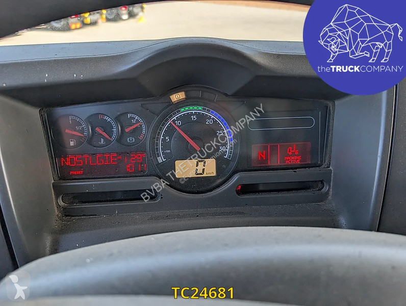 آلة لصيانة الطرق Renault 320