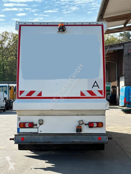 Engin de voirie Mercedes 2533 6x2 FAUN...