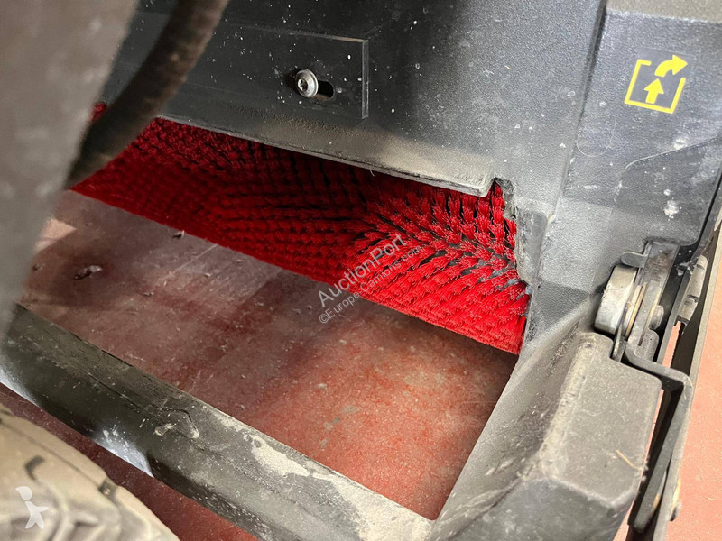 Engin de voirie Kärcher B 250 R120