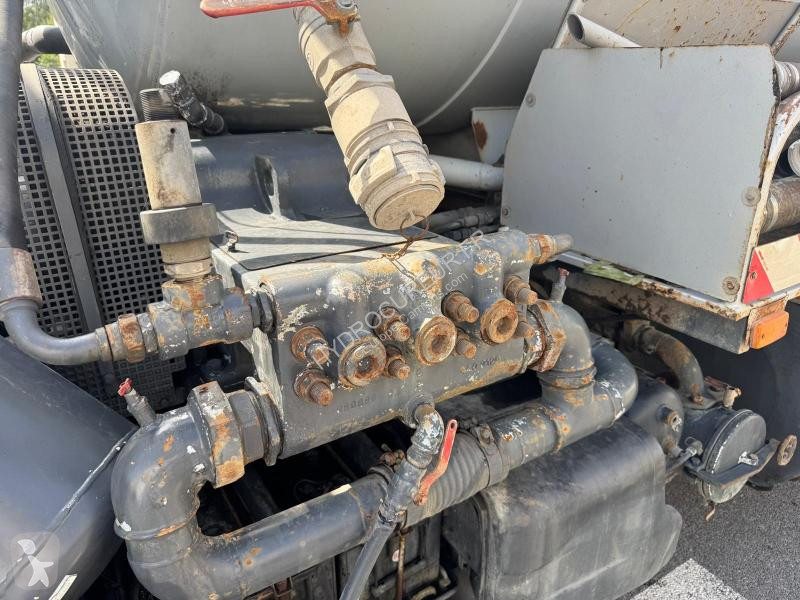 Engin de voirie Renault 320 DCI