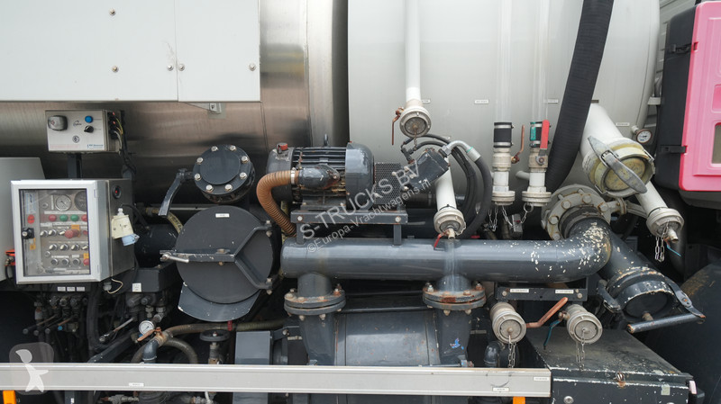 Silniční stroje Mercedes AXOR 2728 6x2 vacuum...