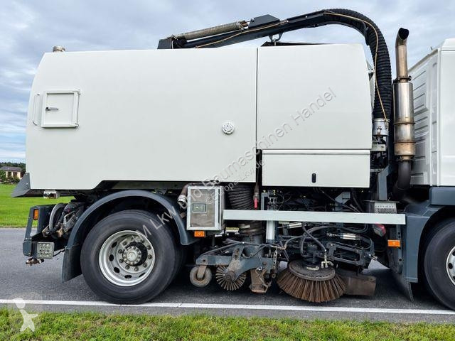 Коммунальная техника  Volvo FM 9 4X2 KEHRMASCHINE