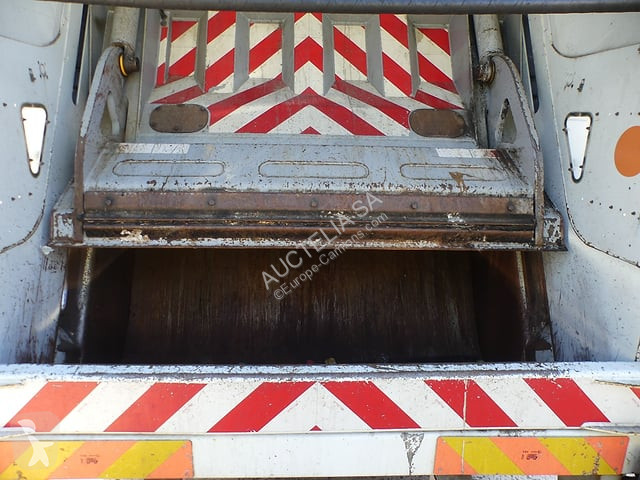 Vehículo de limpieza viaria Renault D19