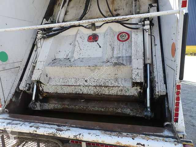 Vehículo de limpieza viaria Renault D19