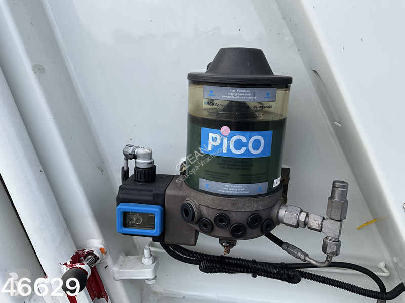 Vehículo de limpieza viaria Fuso 9C18 Zoeller...