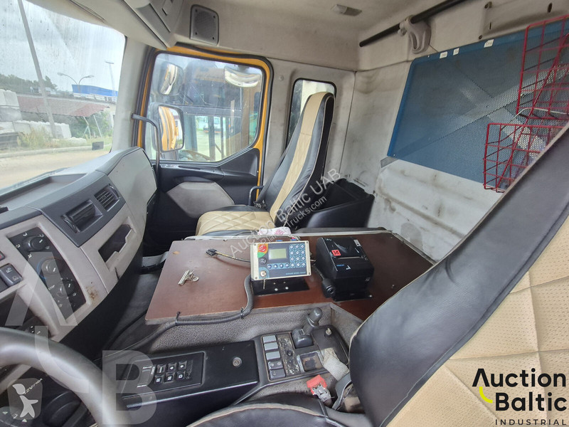 Engin de voirie Volvo 340