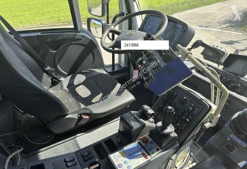 Engin de voirie Mercedes U400