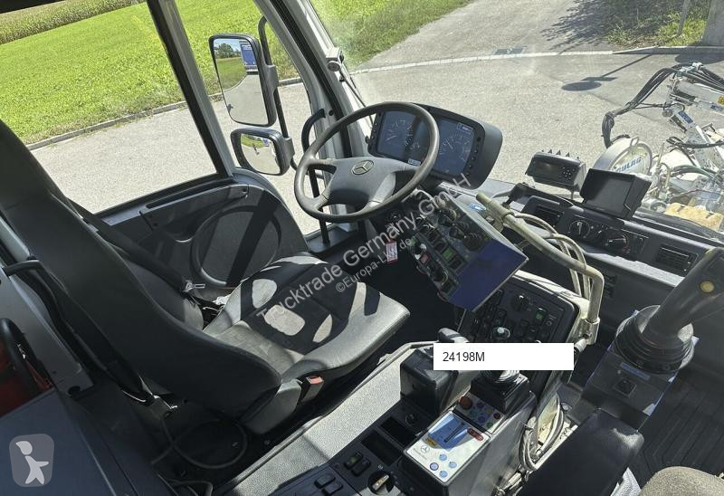 Mercedes Unimog U400 4x4 road network trucks