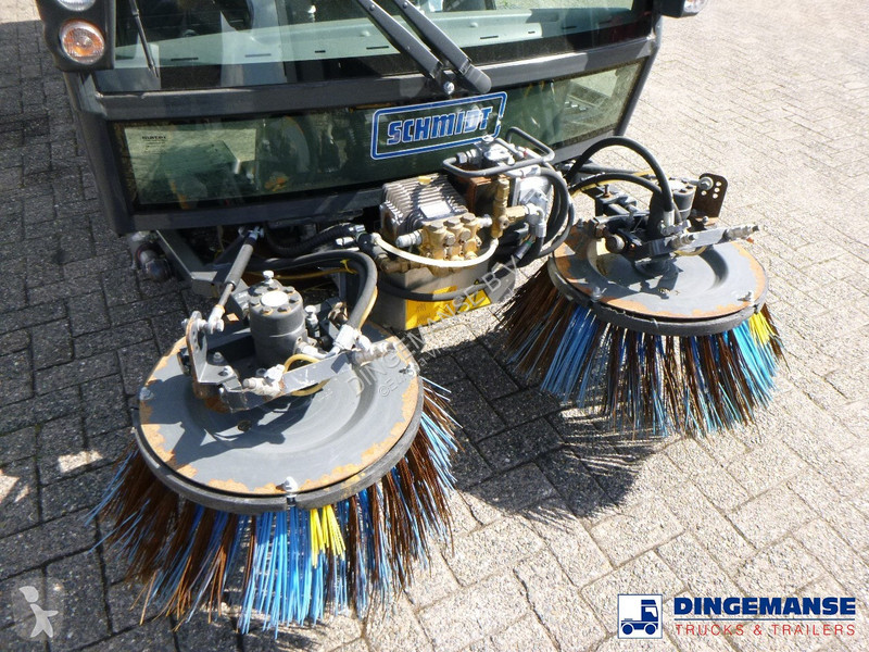 Gemeentevoertuig Schmidt street sweeper