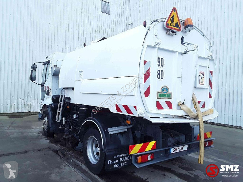 Engin de voirie Renault 220