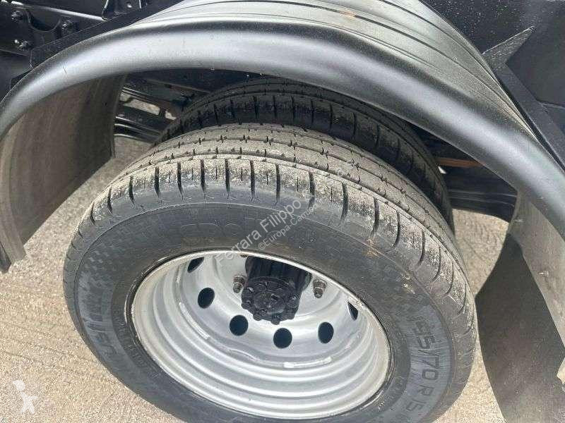 آلة لصيانة الطرق Nissan cabstar 35-11
