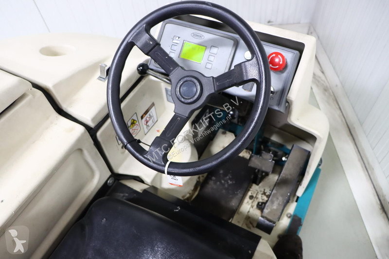Silniční stroje Tennant 7300E