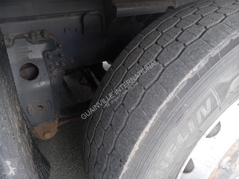 آلة لصيانة الطرق Renault 320.19 DCI