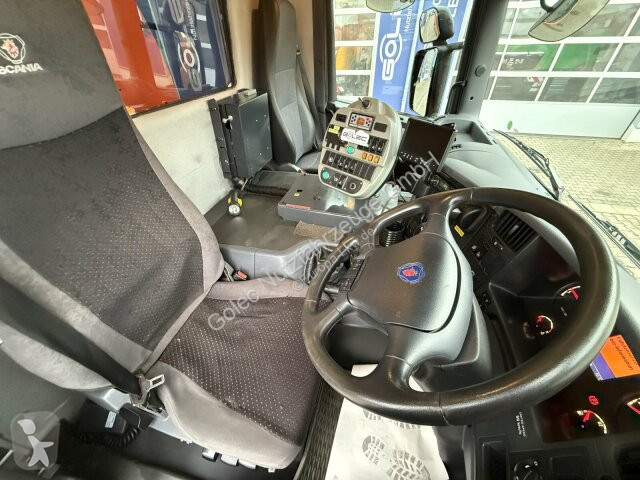 آلة لصيانة الطرق Scania P230 Kehrmaschine...