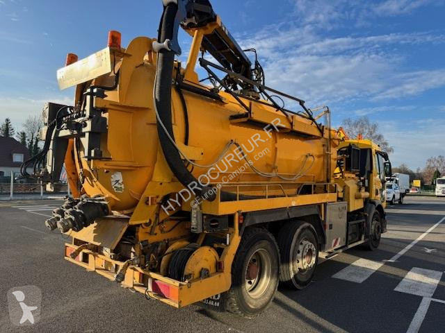آلة لصيانة الطرق Renault 300
