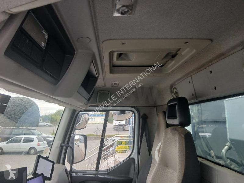 آلة لصيانة الطرق Renault 310 DXI